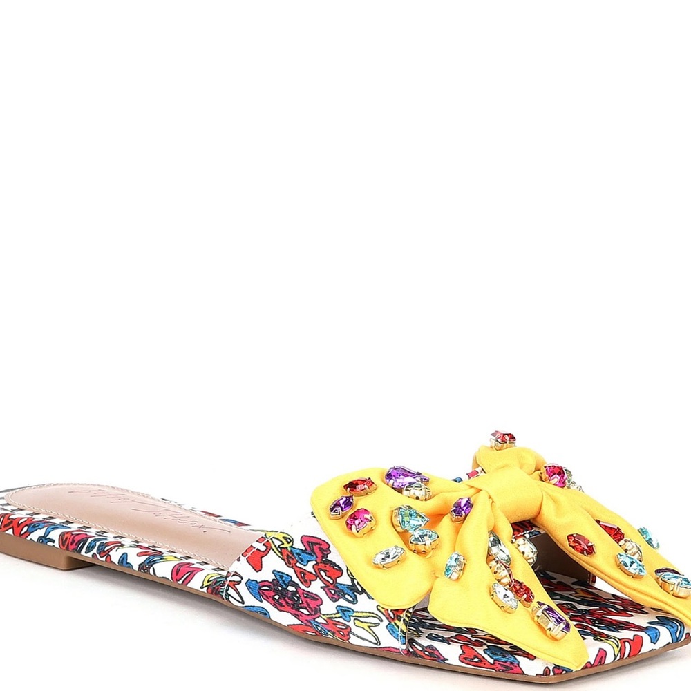 Betsey Johnson Daisyy Jeweled Oversized Bow Heart Print Flat Sandals.